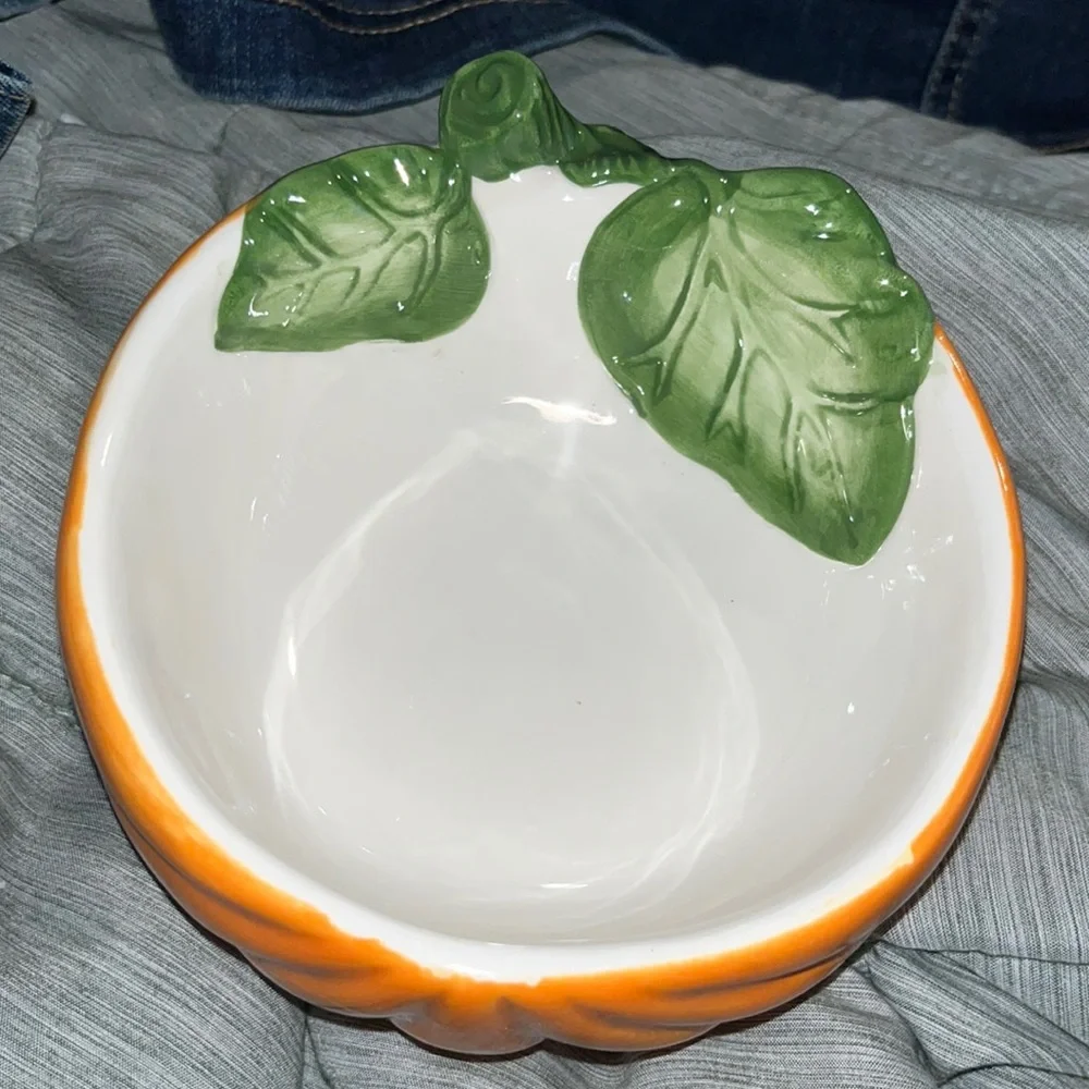 Papel Freelance CS ceramic pumpkin dish